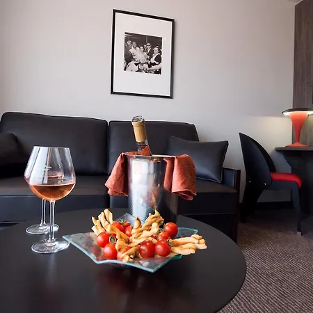Western Premier Le Patio Des Artistes Wellness Jacuzzi 4*